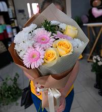 Букет цветов из:  Герберы, Розы и Хризантемы в Кривоносово