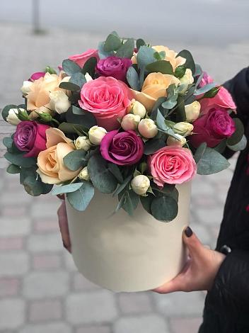 Цветочная композиция из Розы в шляпной коробке в Кривоносово